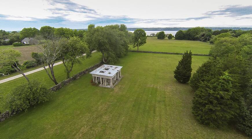 Majestic Artist home by the sea gallery image 4