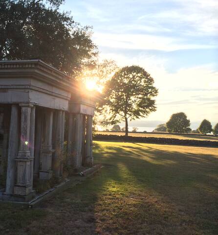 Majestic Artist home by the sea gallery image 2