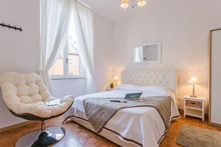 TownHouse by the Spanish Steps x 18 gallery image 2