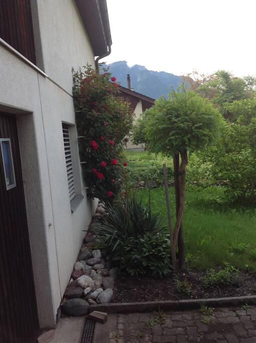 Garten mit Sitzgelegenheit, im Sommer auch zum sünnala :)