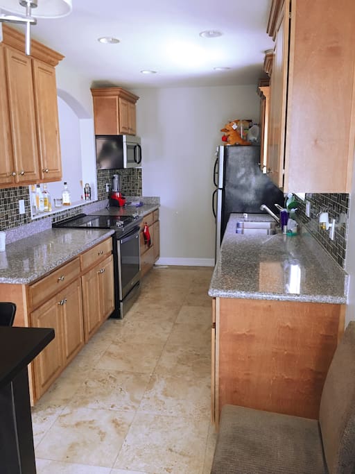 Full size kitchen for your use :)