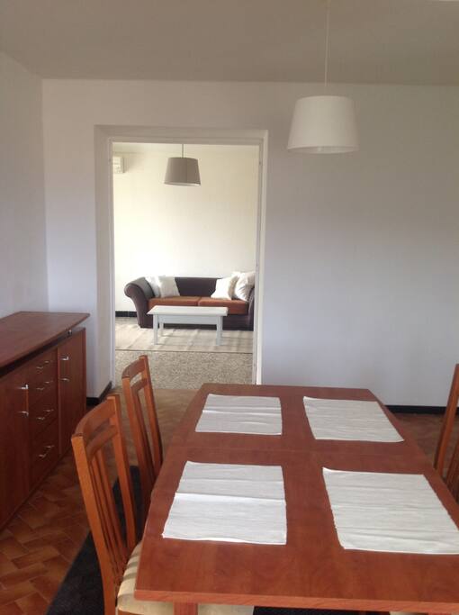Dining room is large enough to ballroom-dance in or to sleep another couple of people on single beds. It has a view of the Mont Ventoux and access to small terrace.
La salle à manger est assez grande pour y danser ou pour coucher deux personnes supplémentaires sur des lits simples. Il y a des vues sur le mont Ventoux et accès sur le petit terrasse.