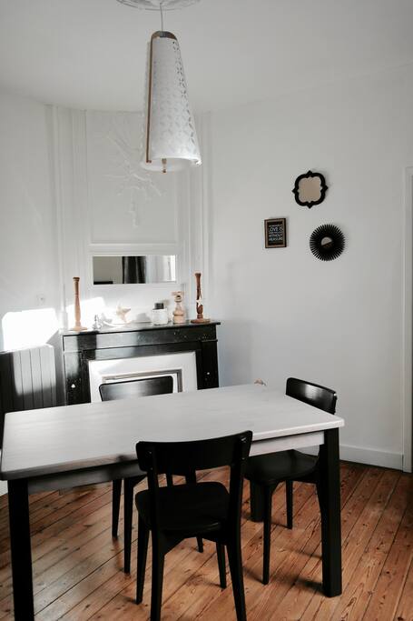 séjour avec cheminée décorative