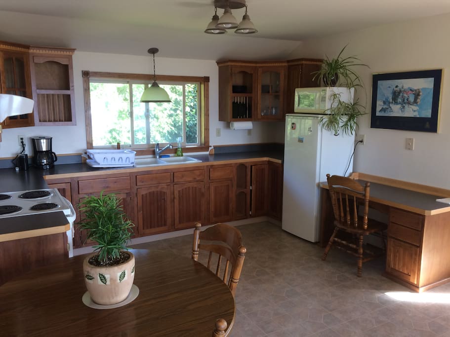 Spacious kitchen to prepare your fresh catch or take-home pizza