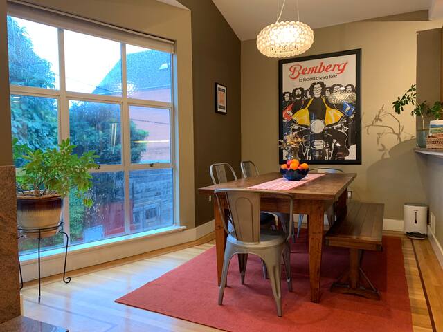 Huge 4BR/4BA Modern Mission Home with Deck & Yard gallery image 4