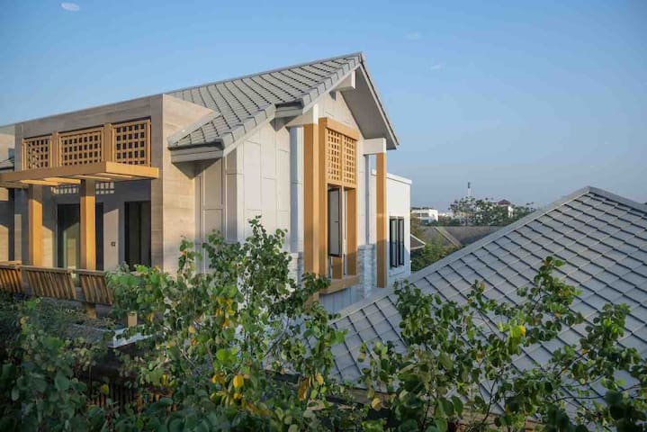 Whole Floor 13 Bedroom with Large living room