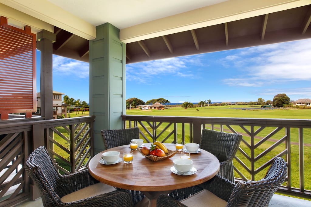 Dining on the back lanai with ocean, golf course, mountain views.
