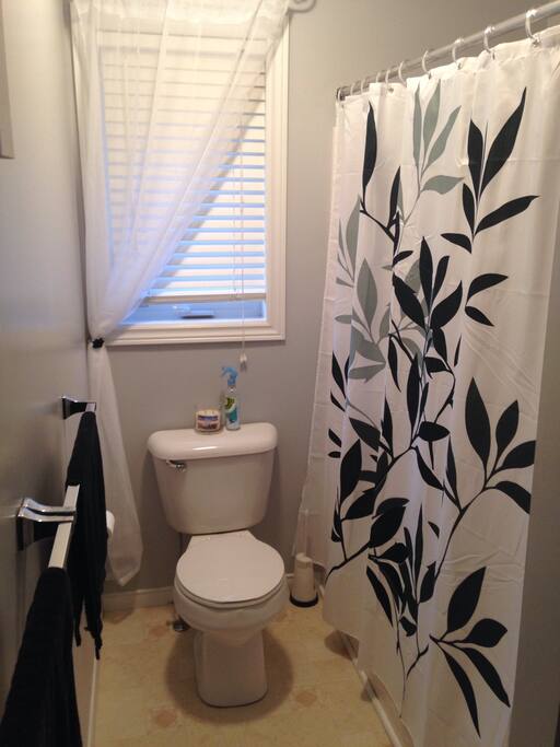 Ensuite bathroom connected to bedroom, for guest(s) only.