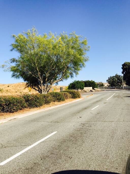 Lake Perris & Corte Del Sol share a road