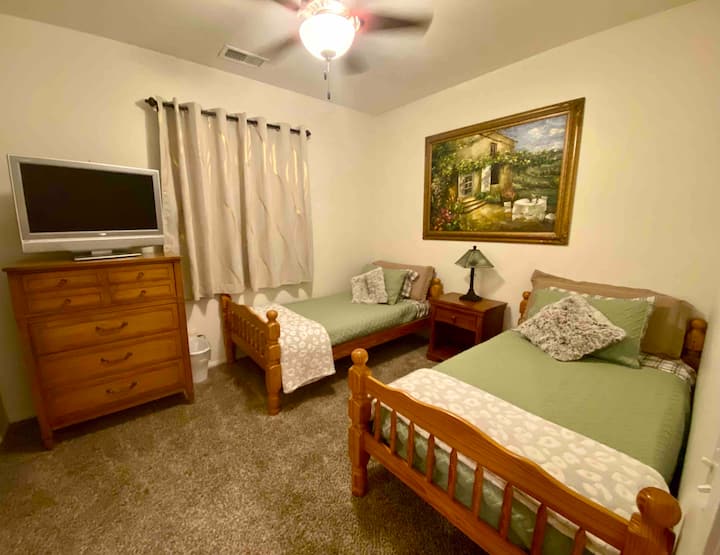 Dormitorio de invitados. Dos camas individuales.