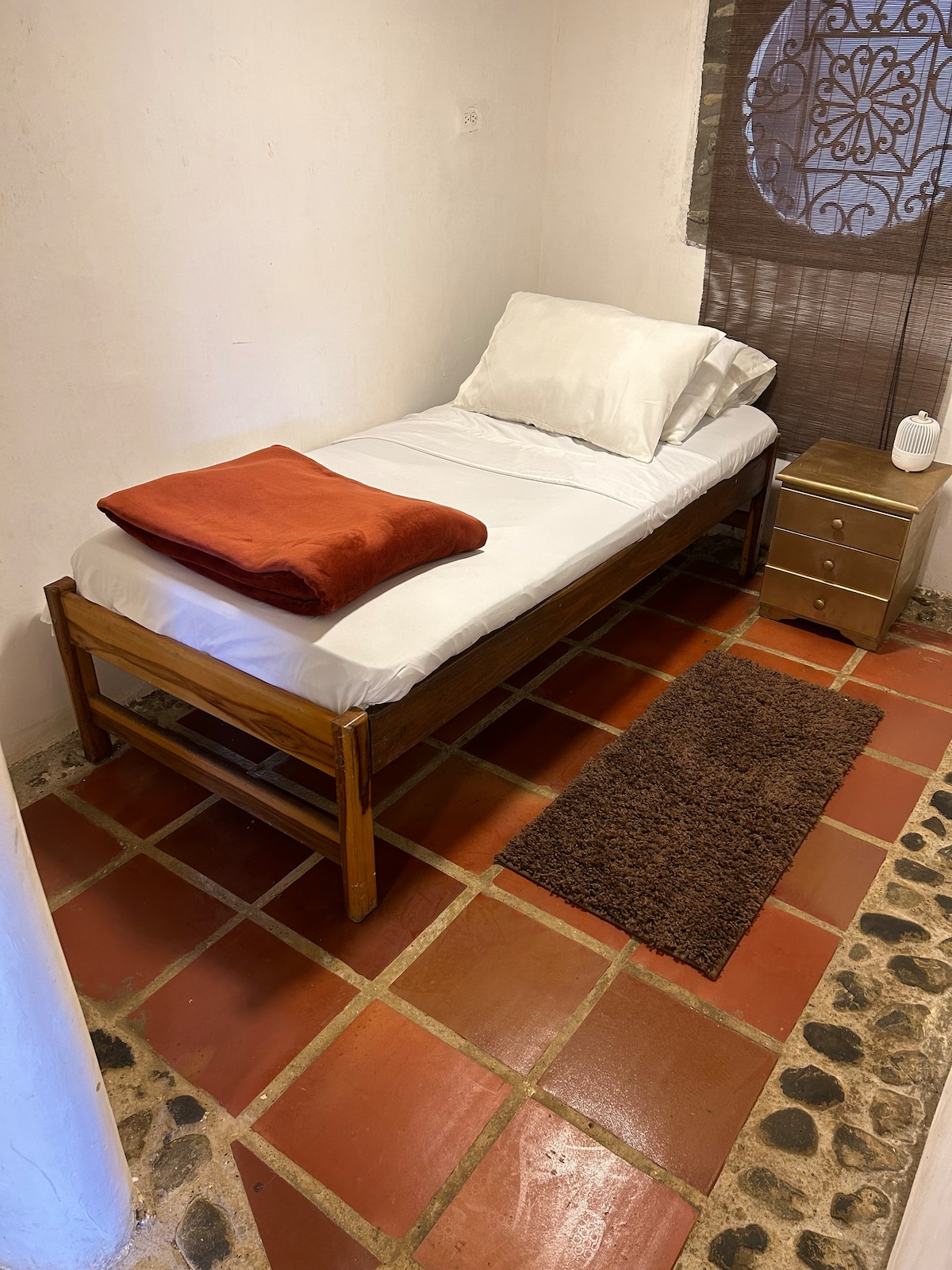 Единечен кревет (широк 150-179 см) 