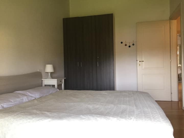 ห้องนอนคู่พร้อมตู้เสื้อผ้าคู่