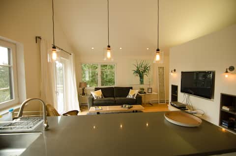 Successful Airbnb property: Coast Modern Coach House Retreat in Bowen Island