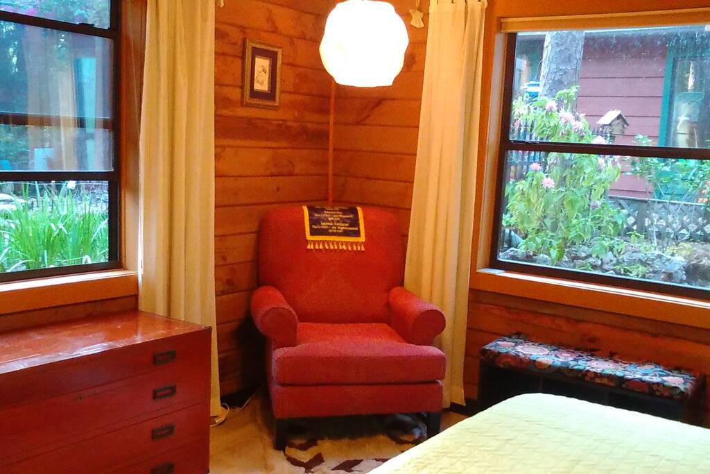 Reading & contemplation area