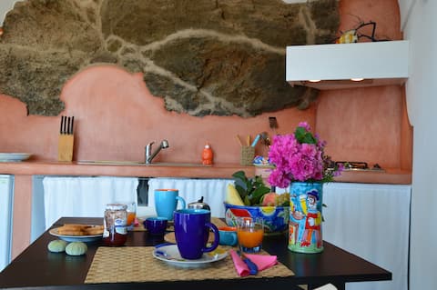 Top Airbnb: the dammusi of the carob tree "libeccio" a Pantelleria