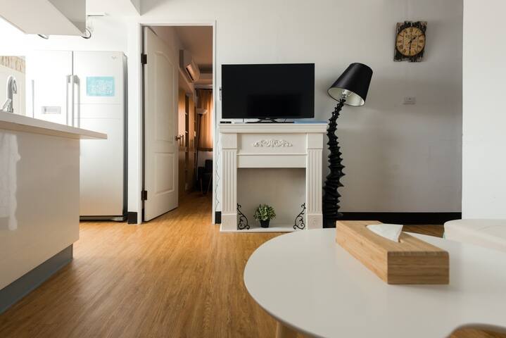 樸宿-玖 Simple9 2-7人浴缸房，近車站.鄰孔廟商圈及林百貨.奇美博物館.安平，赤崁樓，夜市