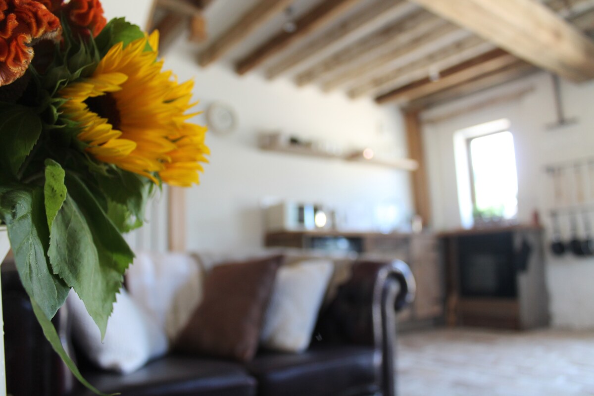 Popular Airbnb listing: The Dovecote: unique self-contained 1bed barn stay in Uttlesford