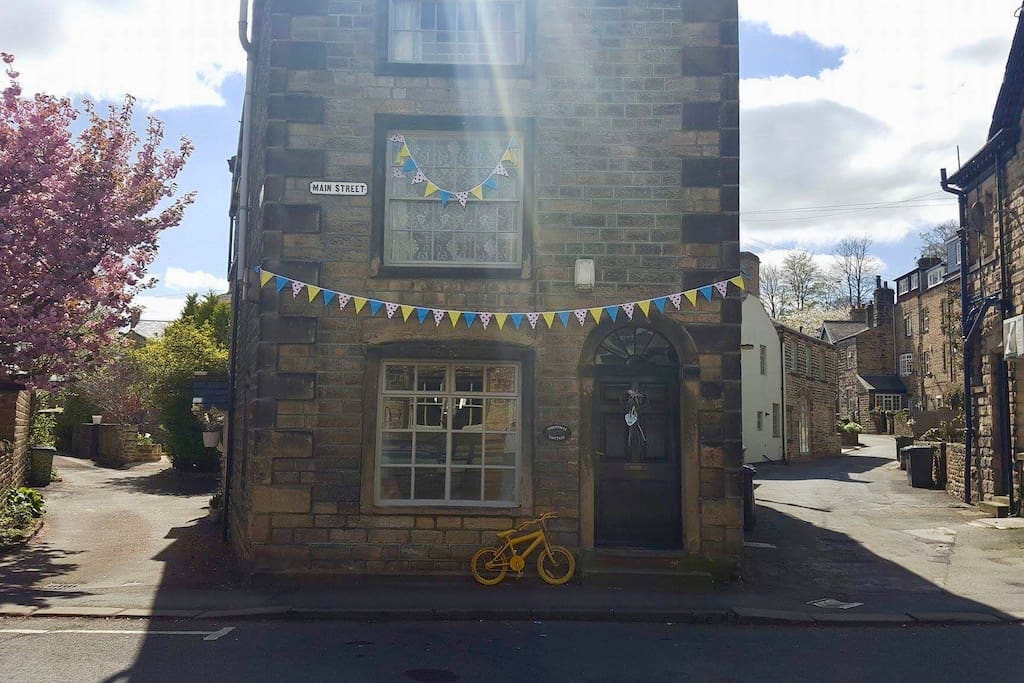 Cottage dressed for Tour de Yorkshire