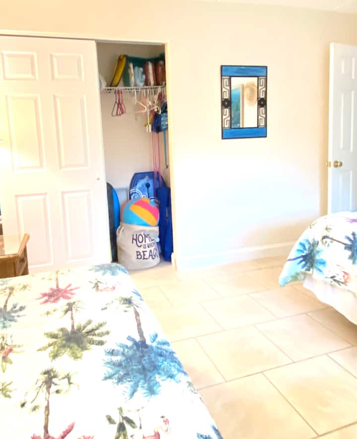 Extra towels, winter down-alternative comforters, beach toys and boogie boards in the closet *please rinse off sand outdoors before returning to bedroom