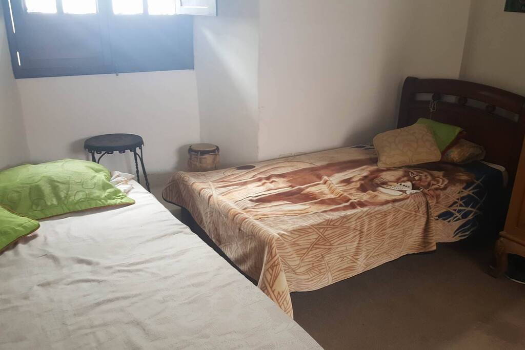 cama sencilla.