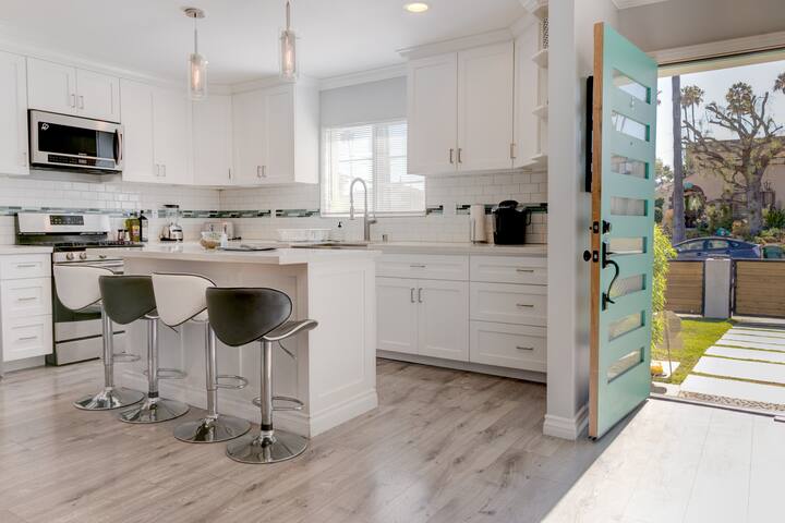 LUXE | MillionDollar House+GuestHouse close to LAX gallery image 3