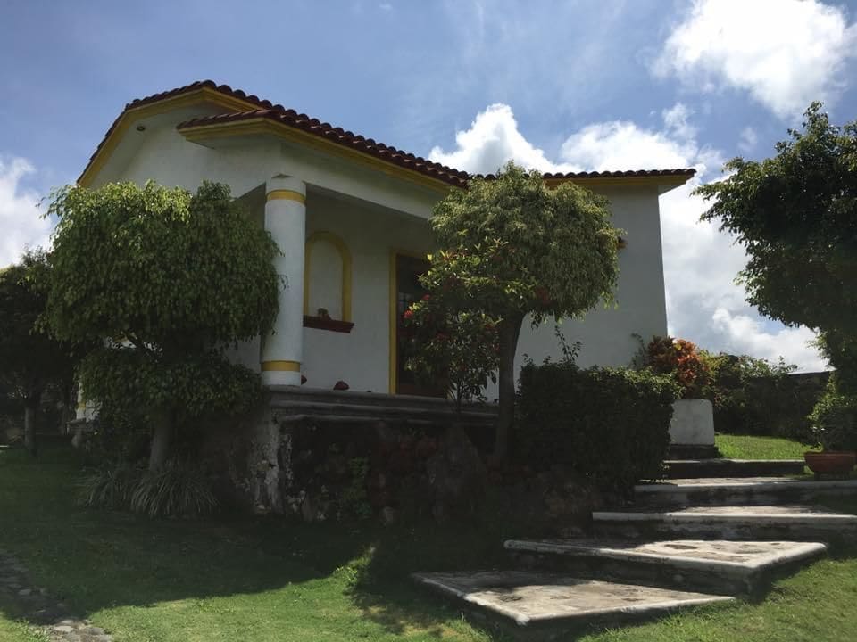 Anuncio de Airbnb popular: A beautiful vacation home with a private pool en Tlayacapan