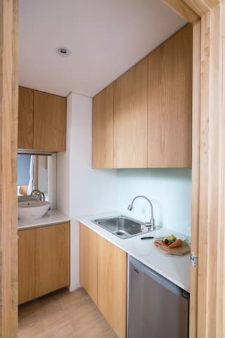 The Avis Apartments - Greathouse managed Airbnb listing 3