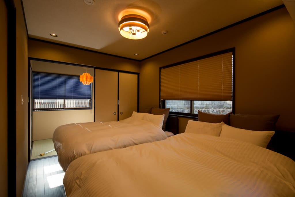 供四人的双人床房
double bedroom
ダブルベッド洋室