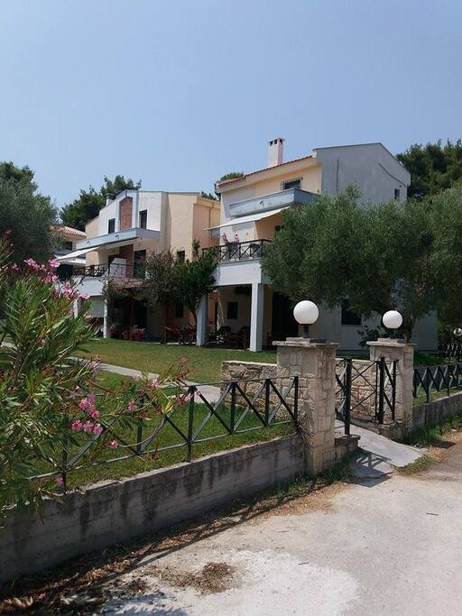Πρώτο δεξιά ισόγειο ανεξάρτητο διαμέρισμα