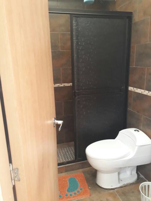 Baño privado con ducha electrica