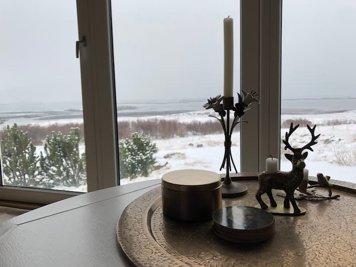Charming Cottage With A Unique View - Islandia