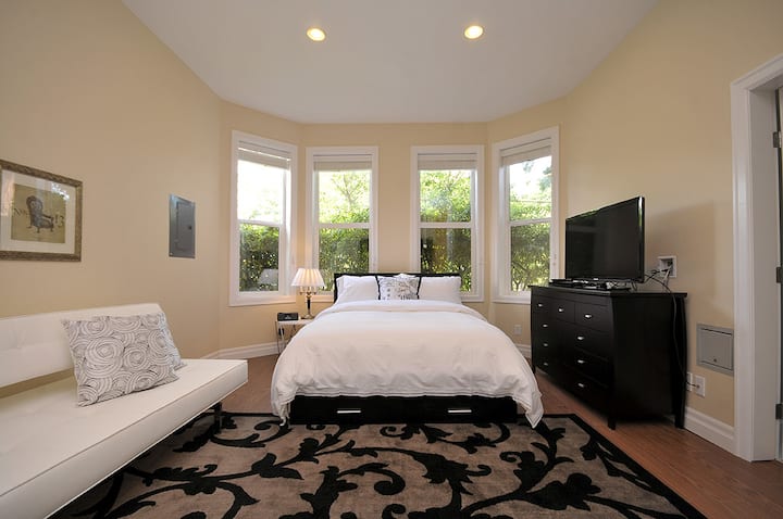 High End Renovation Near Downtown #2 - Oak Bay