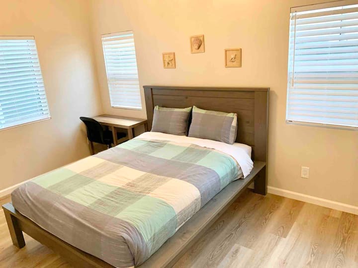 חזרה: חדר שינה שני עם משרד