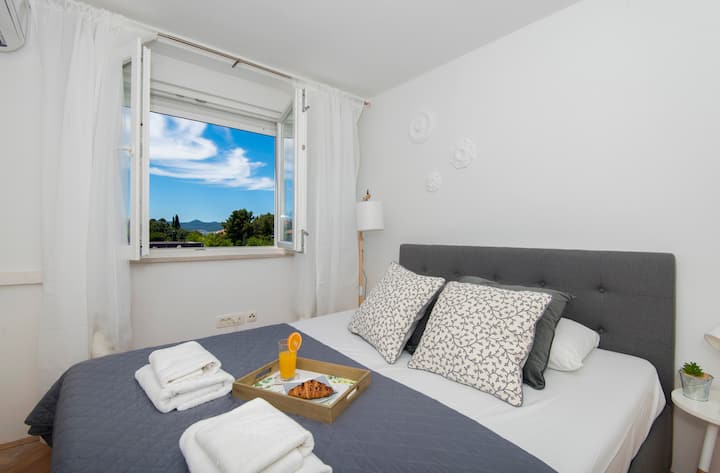 Room 2 with Sea view in distance 