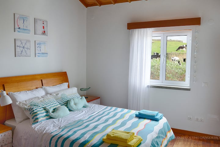 Spavaća soba 3: Ujutro počinje dan...i svakih 15 dana nas iznenade sretne male krave...autentične tihe "kosilice"!