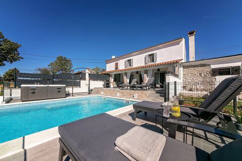 Villa Lulu - Stylish house in peaceful location