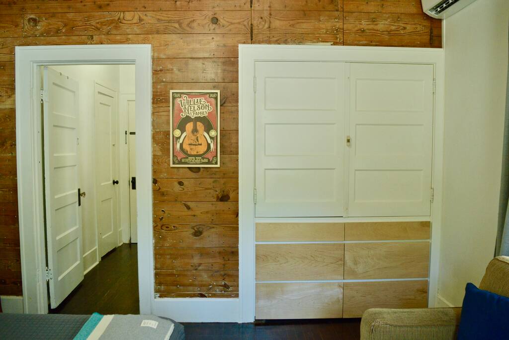 6 large drawers and a hall closet for unpacking your things