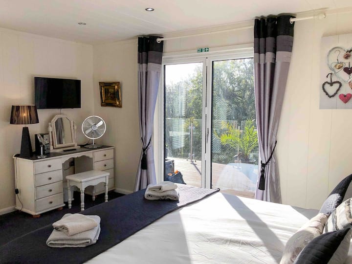 Master bedroom with en-suite.