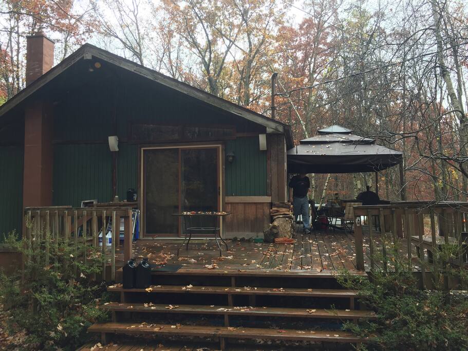 Enjoy the deck with closed-in cabana for rainy or chilly evenings. Treat yourself to dinner on the deck, outdoor music, and a huge bonfire pit to enjoy sitting around the fire!