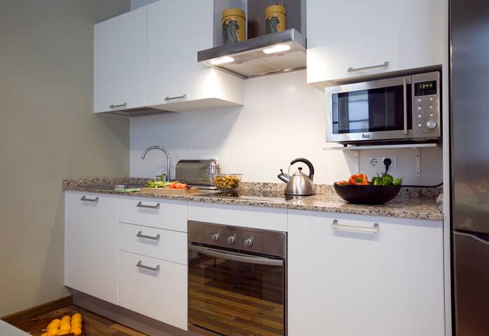 Bright El Born Apt | New A/C | Near Beach | 6ppl! gallery image 5