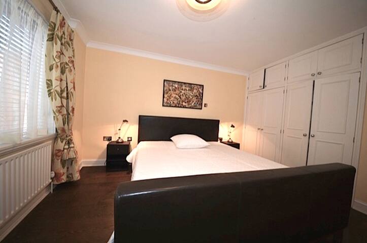 Floral St. Theatreland London gallery image 3