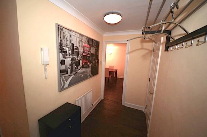 Floral St. Theatreland London gallery image 4