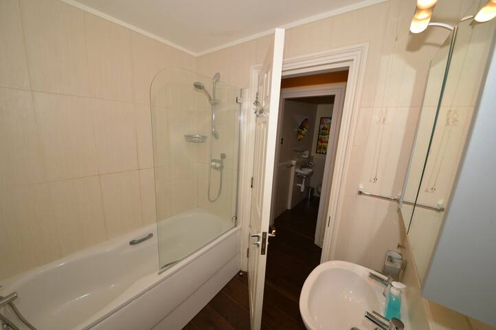 Floral St. Theatreland London gallery image 5