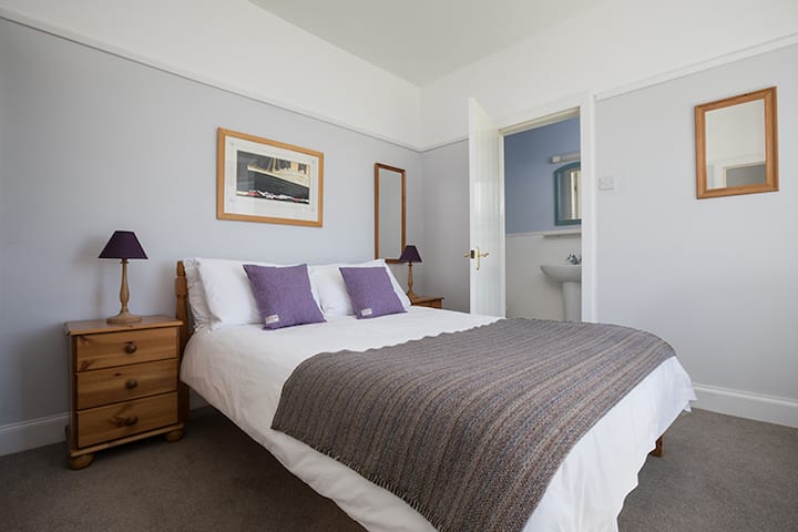 Doble después bedroom