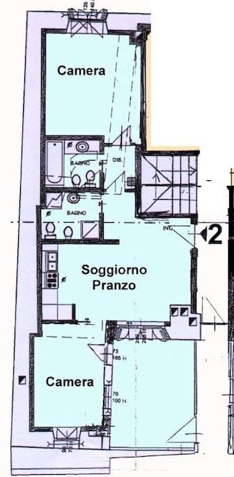 ampio trilocale, una camera matrimoniale, una camera con letto a castello, cucina attrezzata, soggiorno con divano letto 2 posti, 2 bagni, terrazzo