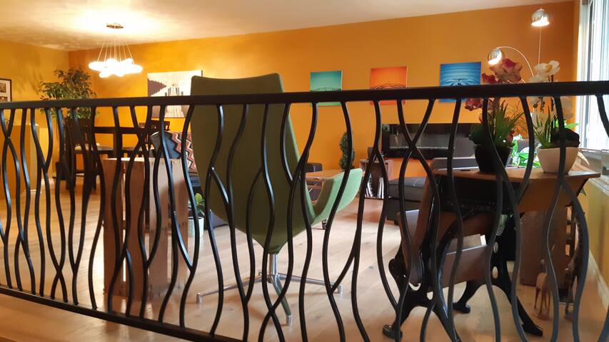 Peace&quiet in 3 bdrm guesthouse on park like lot. gallery image 4