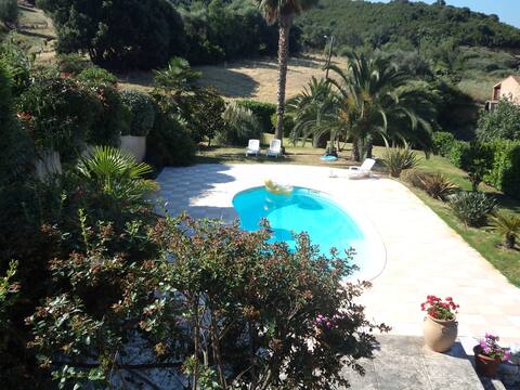 Pretty T 3 85 m² ground floor in villa Pool