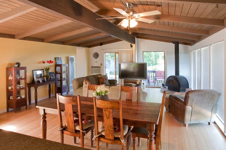 COZY ROOM IN A CABIN LIKE HOUSE !