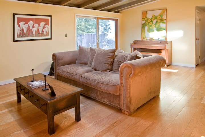 COZY ROOM IN A CABIN LIKE HOUSE !