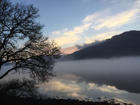Peaceful lochside Highland retreat